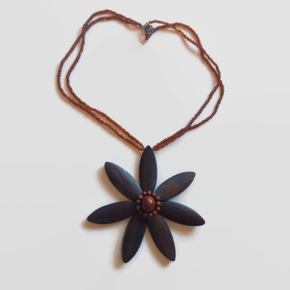 Jewelry - 5/$20 - Large wooden flower pendant necklace